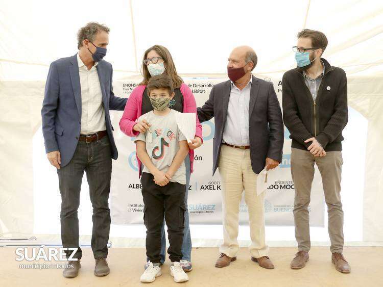 Katopodis entregó junto a Moccero 50 viviendas de Techo Digno: “con esta entrega de viviendas demostramos que hay un intendente y un equipo que trabajan todos los días para reconstruir Coronel Suárez”