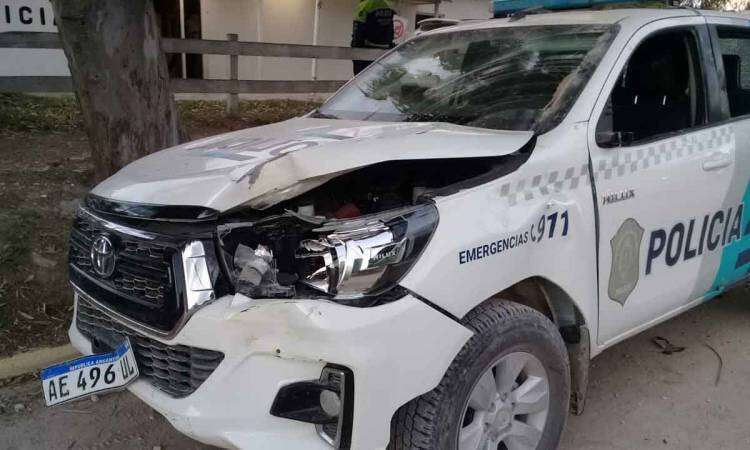 Descontrol en Reta: destrozos en comisaría y dos policías heridos