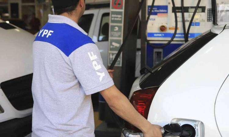 Cómo tramitar el 15 por ciento de descuento de YPF para docentes