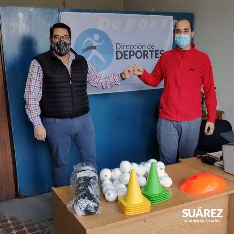 Entrega de material deportivo a clubes del distrito