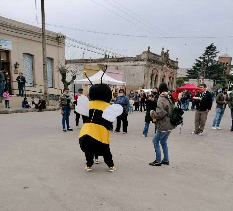 Santa María: con propuestas ecológicas y la tradicional abeja Poly, Ciudad SUR estuvo presente en la Kerb