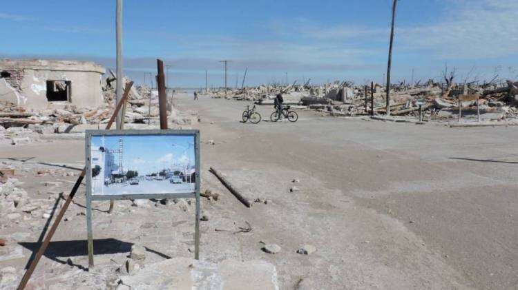 Epecuén: qué marca y de quién es el famoso vehículo que aparece en todas las fotos