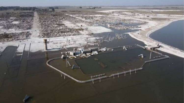 Epecuén: qué marca y de quién es el famoso vehículo que aparece en todas las fotos