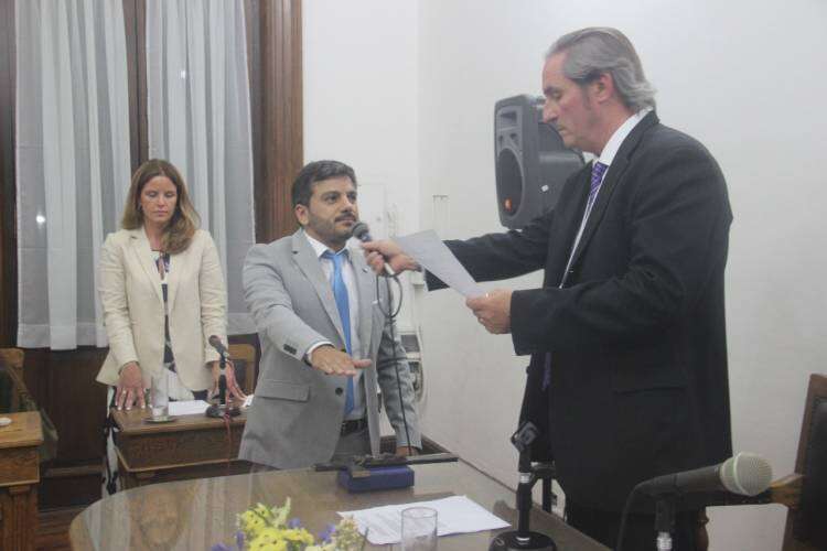 Los concejales electos tomaron juramento en el HCD