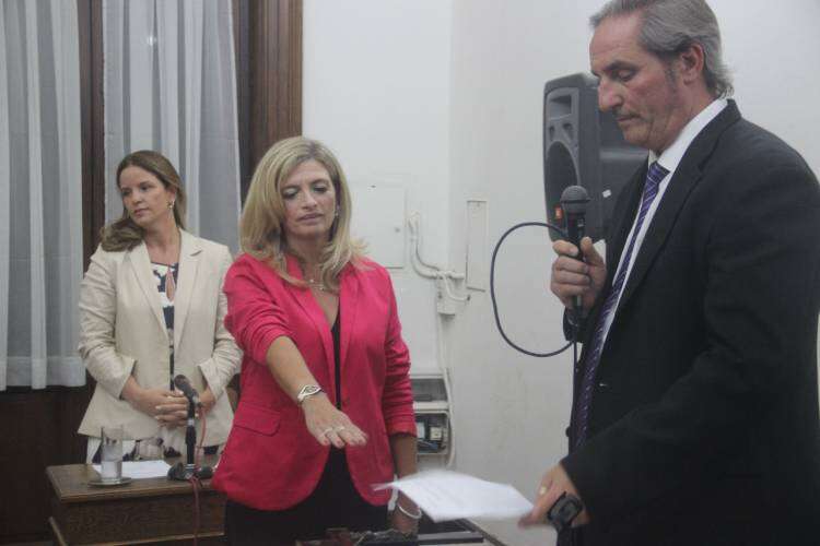 Los concejales electos tomaron juramento en el HCD