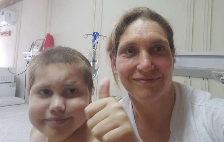 Desesperado pedido de una mamá suarense a IOMA para que autorice un estudio a un hijo que padece leucemia