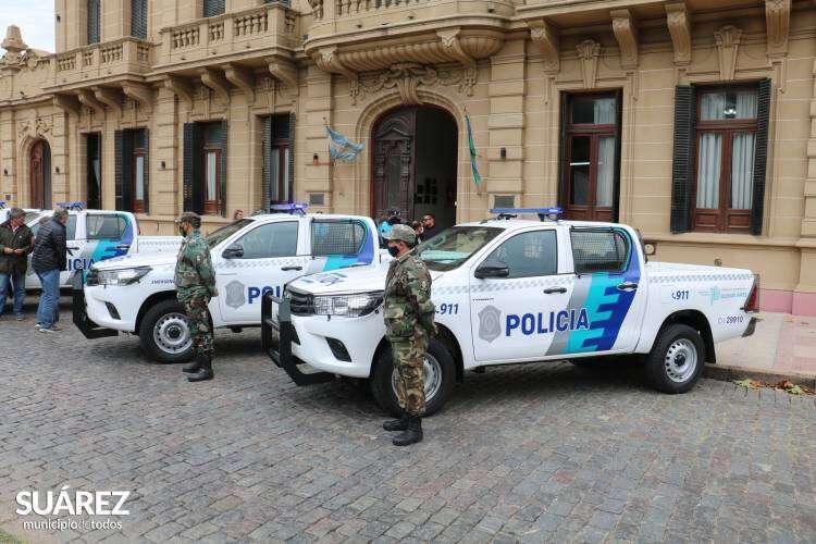 El Ministro de Seguridad Sergio Berni entregó 4 móviles al CPR Coronel Suárez