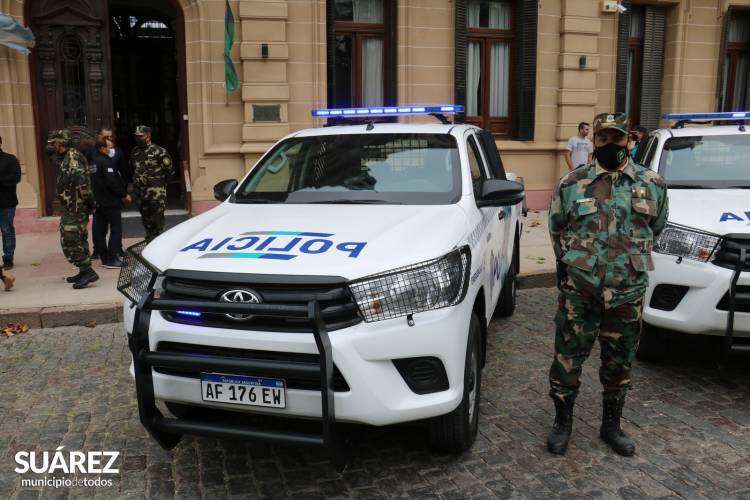 El Ministro de Seguridad Sergio Berni entregó 4 móviles al CPR Coronel Suárez