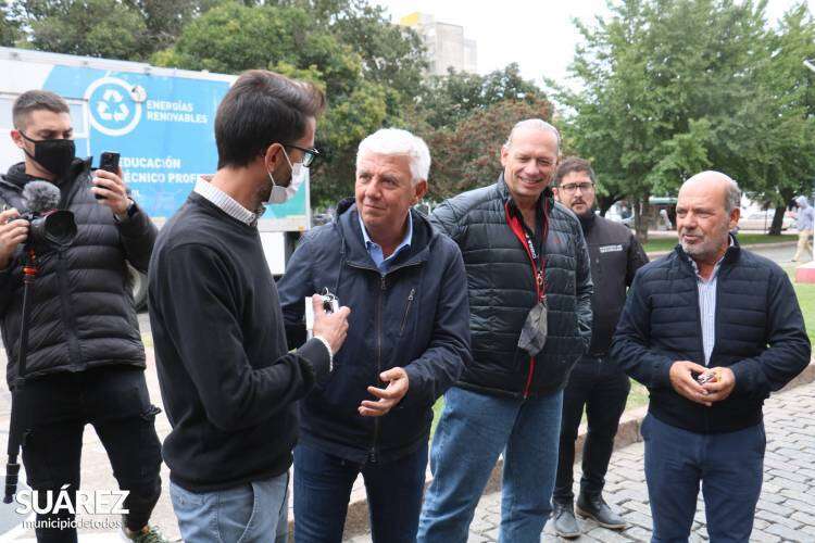 El Ministro de Seguridad Sergio Berni entregó 4 móviles al CPR Coronel Suárez