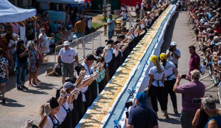 Con un strudel de 66.36 metros, la 8va. edición de la Strudel Fest volvió a ser un éxito