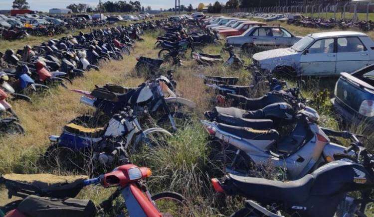 Comenzará la compactación y destrucción de autos y motos secuestrados