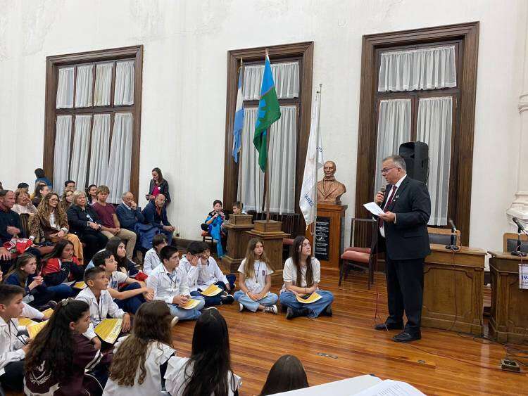 El Rotary Club entregó diplomas a los alumnos designados como mejores compañeros