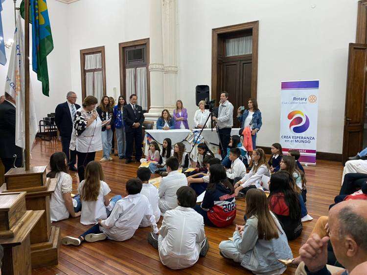 El Rotary Club entregó diplomas a los alumnos designados como mejores compañeros