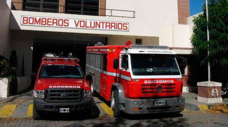 Bomberos Voluntarios de Coronel Suárez y la región viajaron a combatir el incendio en el Parque Nacional Los Alerces
