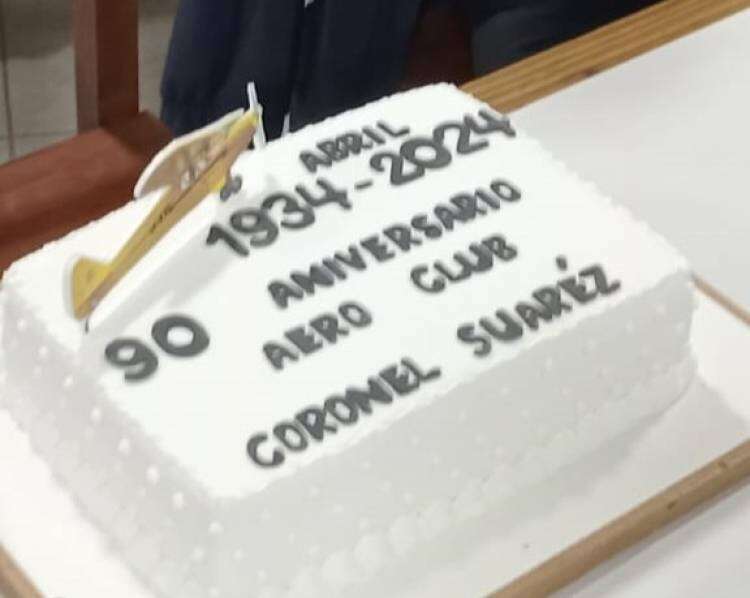 El Aeroclub Coronel Suárez distinguió a sus ex presidentes en la cena de su 90 aniversario 