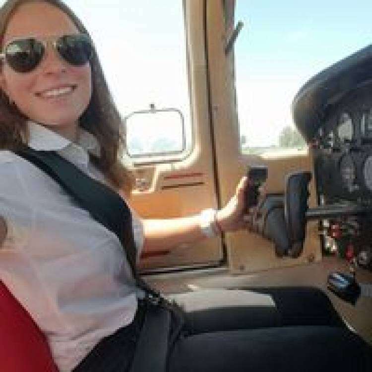 Inspiración: Lucía Vastik, una de las 3 pilotos aero aplicadoras del país