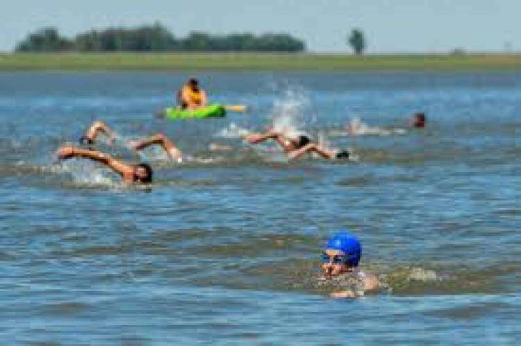 UN NUEVO CRUCE A NADO AL LAGO COCHICÓ