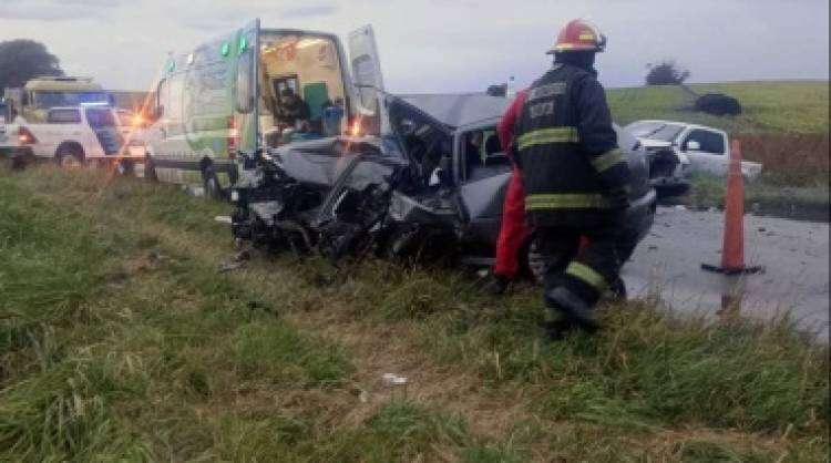 Choque frontal en la Ruta 88: joven suarense rescatado tras quedar atrapado en su vehículo