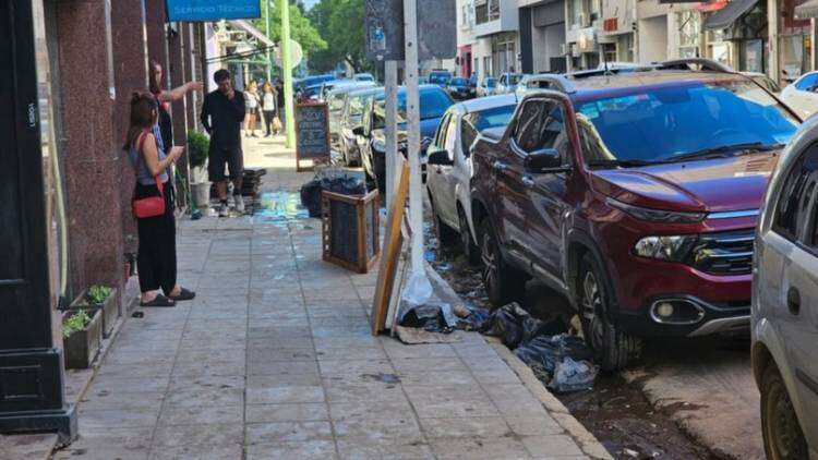 El día después de la catástrofe: Bahía volvió a amanecer destrozada