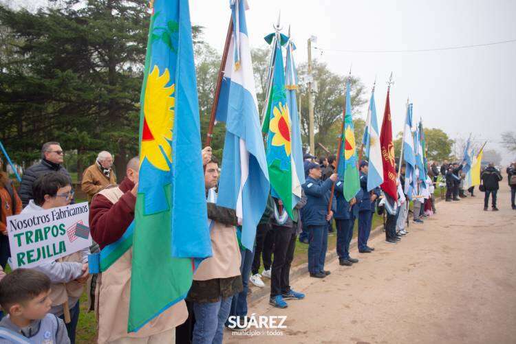 A 215 años de la Revolución de Mayo: El 25 de Mayo se conmemoró en la barriada de Villa Belgrano