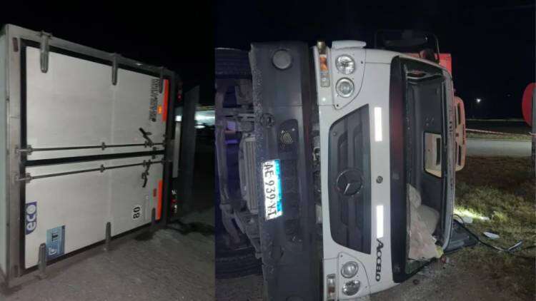 Vuelco de un camión en la rotonda de San Eloy: el conductor resultó herido