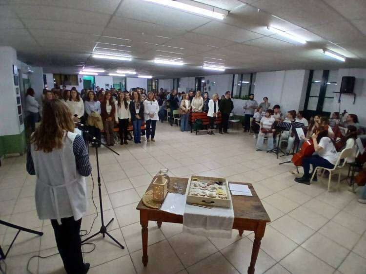 Emotivo acto oficial por el Día del Maestro en Pueblo San José