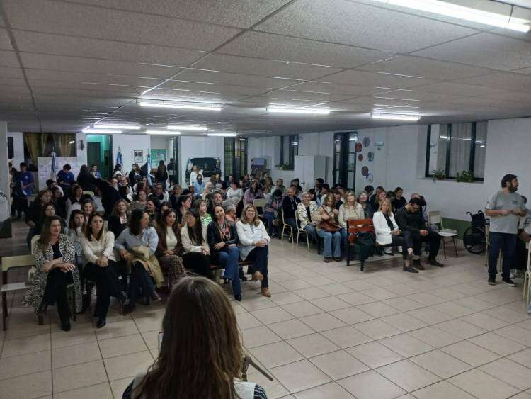 Emotivo acto oficial por el Día del Maestro en Pueblo San José
