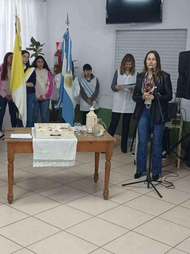 Emotivo acto oficial por el Día del Maestro en Pueblo San José