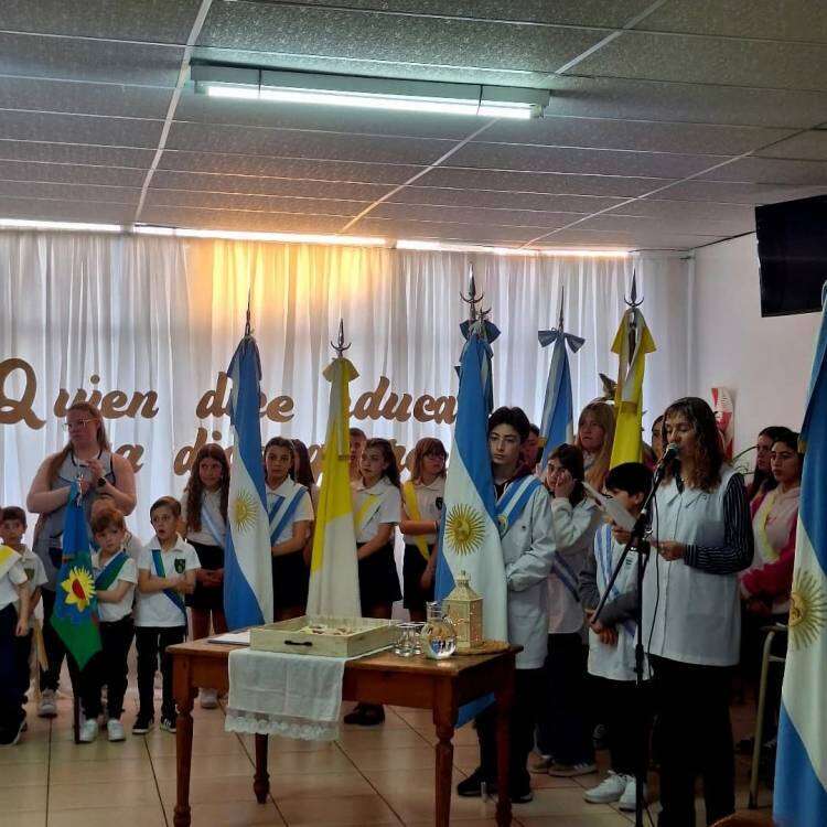 Emotivo acto oficial por el Día del Maestro en Pueblo San José