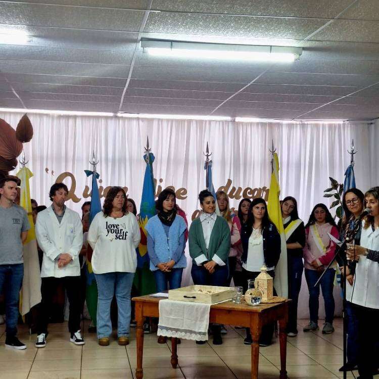 Emotivo acto oficial por el Día del Maestro en Pueblo San José