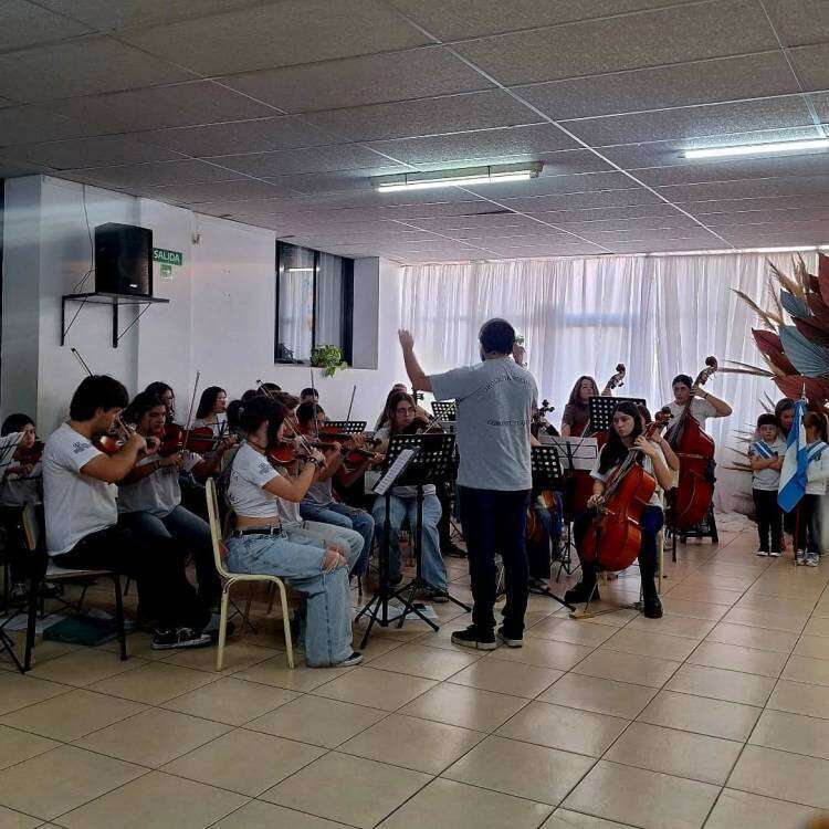 Emotivo acto oficial por el Día del Maestro en Pueblo San José