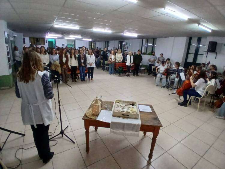 Emotivo acto oficial por el Día del Maestro en Pueblo San José