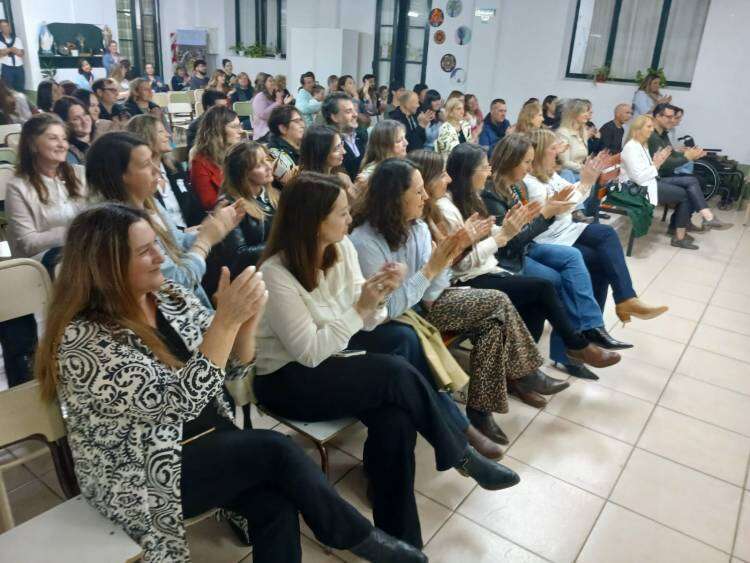 Emotivo acto oficial por el Día del Maestro en Pueblo San José