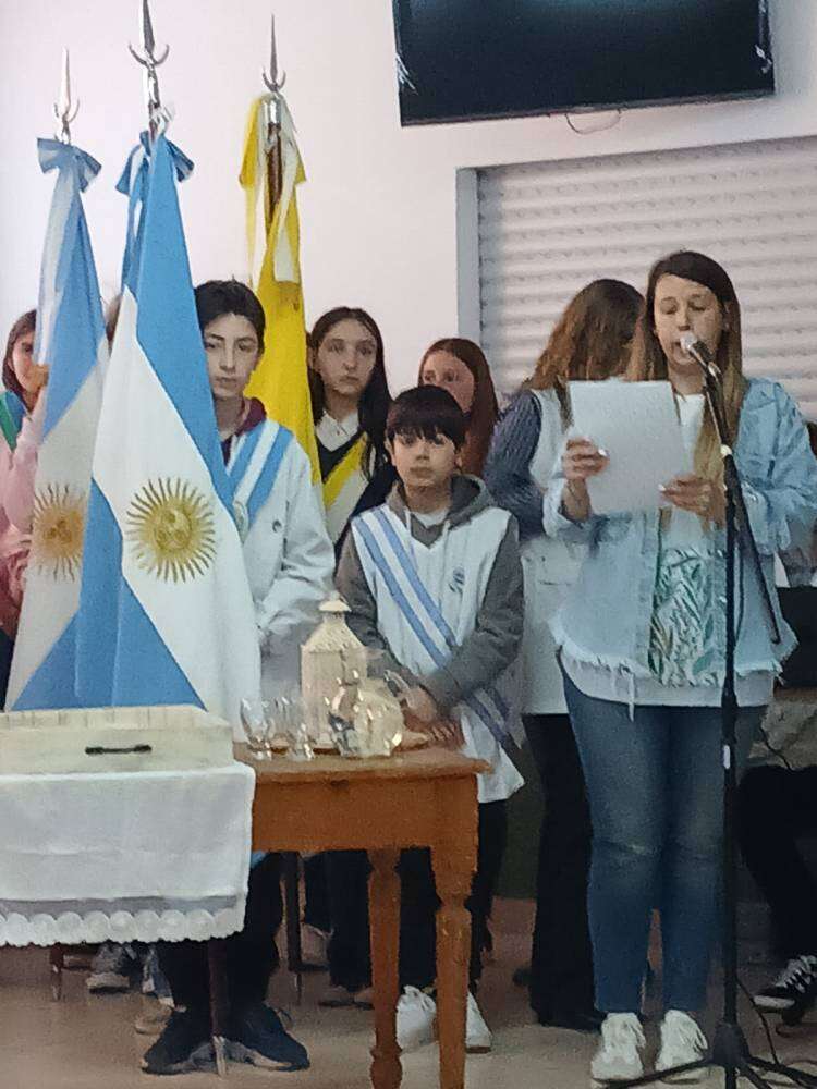 Emotivo acto oficial por el Día del Maestro en Pueblo San José