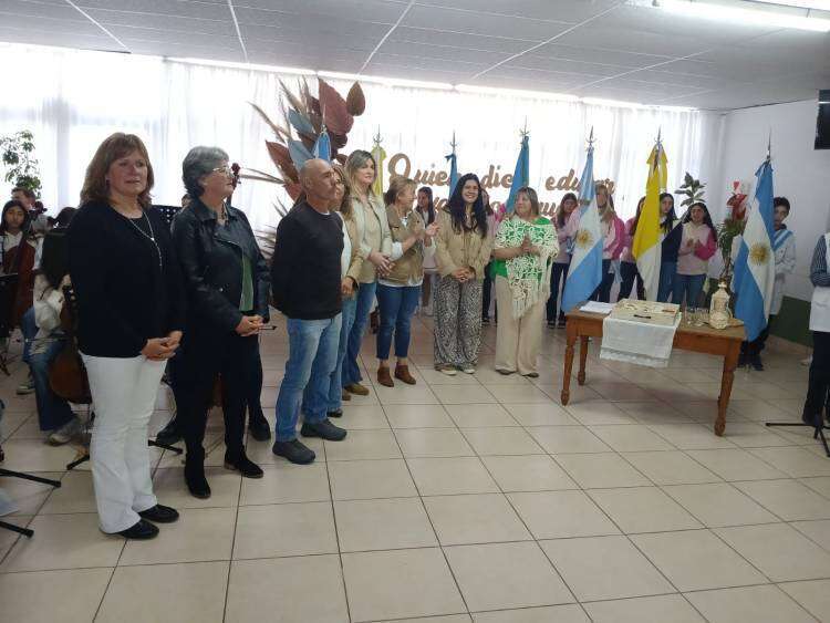 Emotivo acto oficial por el Día del Maestro en Pueblo San José