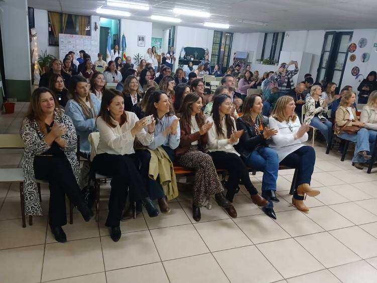 Emotivo acto oficial por el Día del Maestro en Pueblo San José