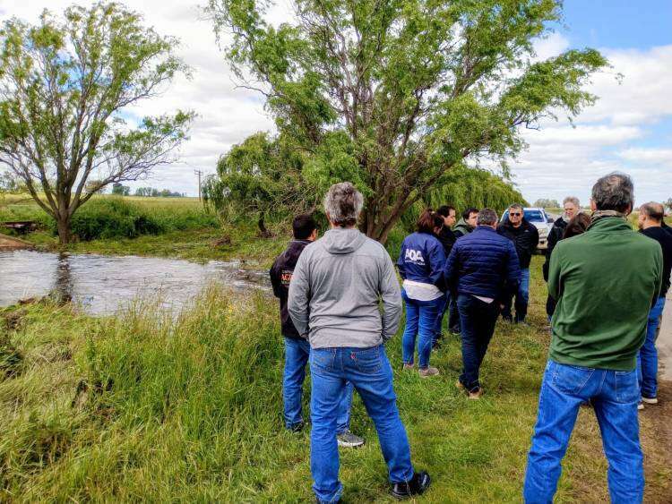 Emergencia hídrica en Huanguelén: el Intendente Ricardo Moccero coordina acciones junto a Hidráulica, Vialidad y la Autoridad del Agua para dar soluciones concretas