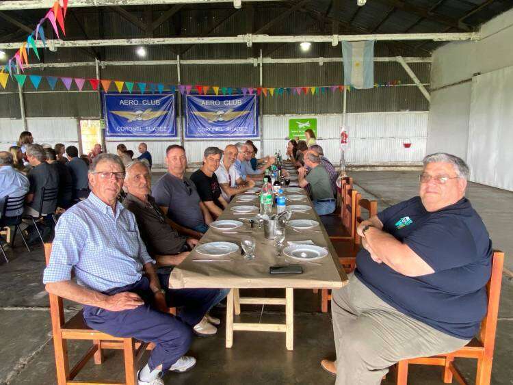Cálido encuentro de pilotos locales y regionales en un nuevo “Aeroasado”