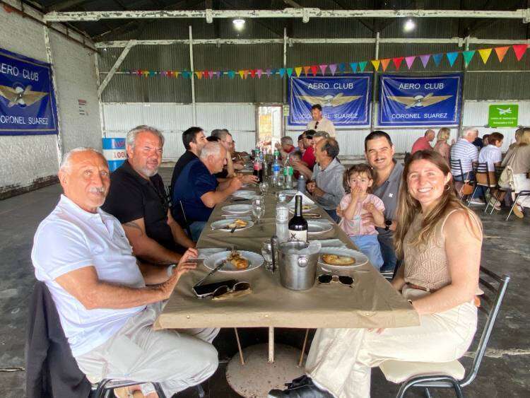 Cálido encuentro de pilotos locales y regionales en un nuevo “Aeroasado”