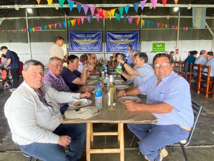Cálido encuentro de pilotos locales y regionales en un nuevo “Aeroasado”