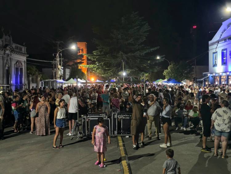 Sommernacht: Santa María vivió su primera Fiesta Peatonal