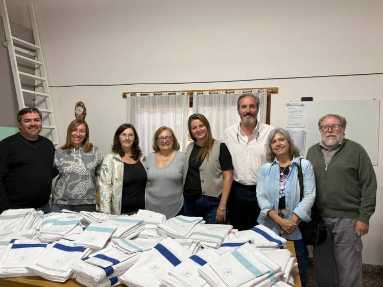 Entrega de sábanas al Hogar de Ancianos de Huanguelén