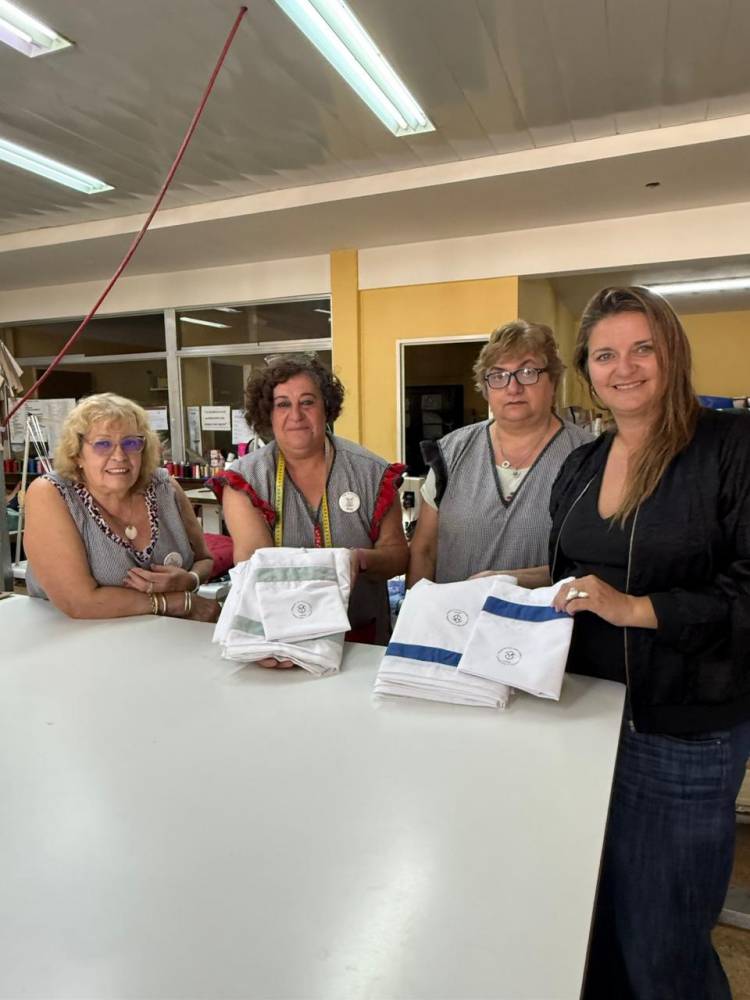 Entrega de sábanas al Hogar de Ancianos de Huanguelén