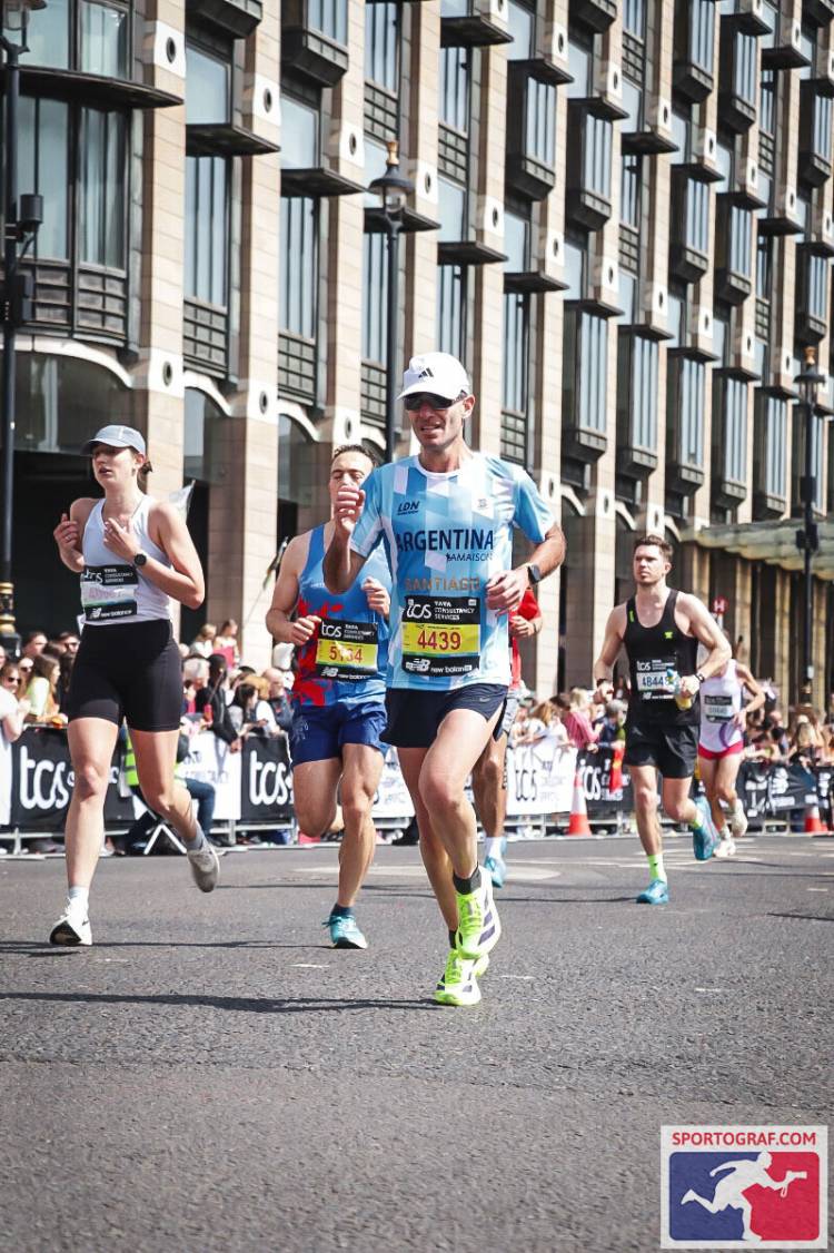El suarense Santiago Bonaterre batió su marca personal en la maratón de Londres
