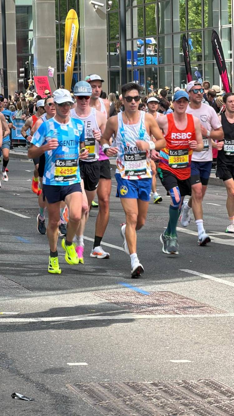 El suarense Santiago Bonaterre batió su marca personal en la maratón de Londres