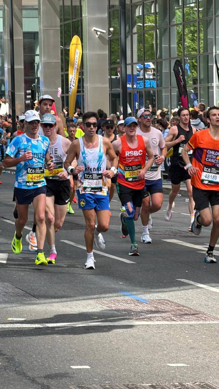 El suarense Santiago Bonaterre batió su marca personal en la maratón de Londres