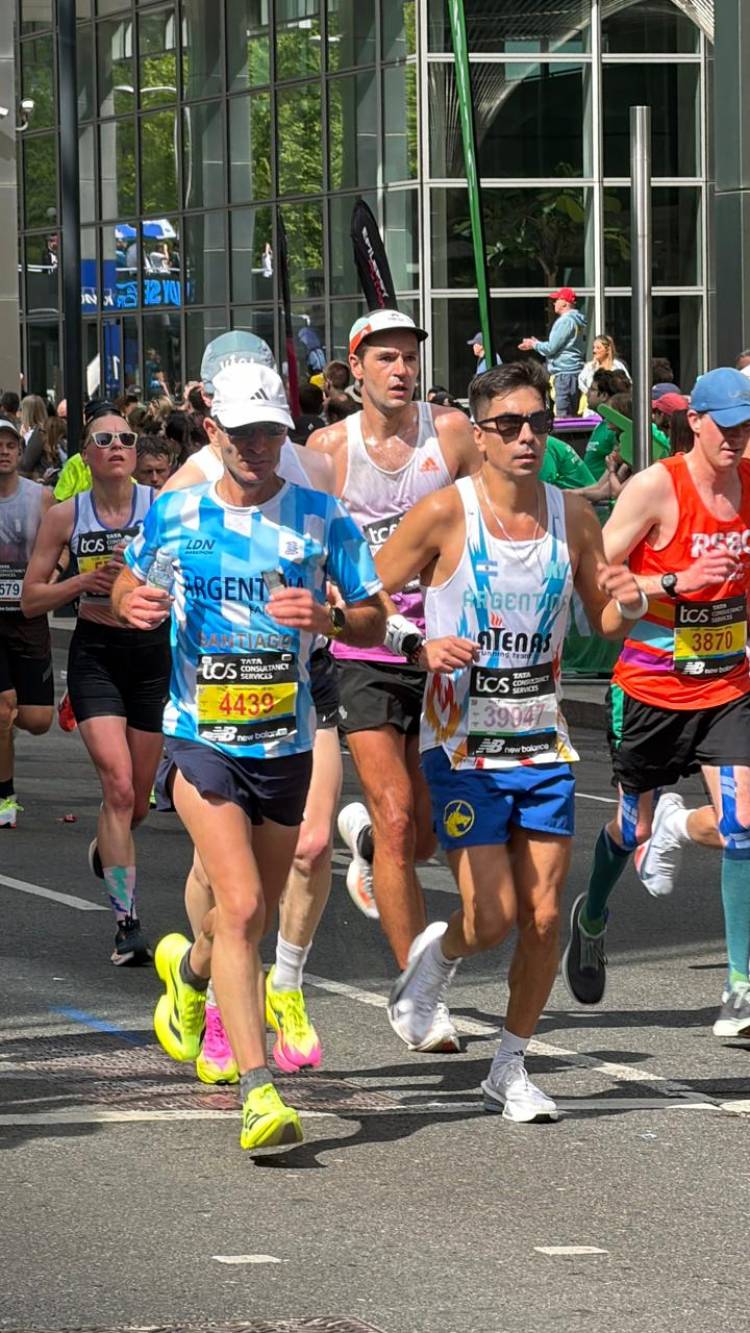 El suarense Santiago Bonaterre batió su marca personal en la maratón de Londres