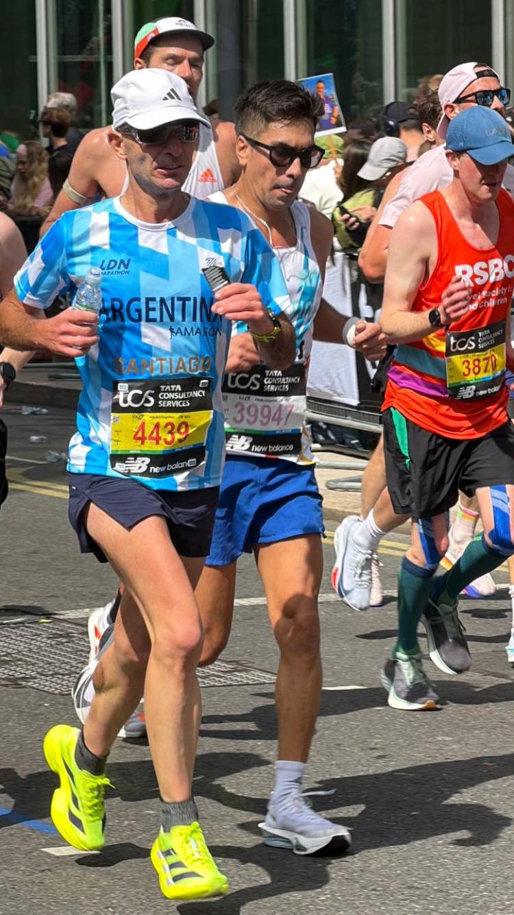 El suarense Santiago Bonaterre batió su marca personal en la maratón de Londres