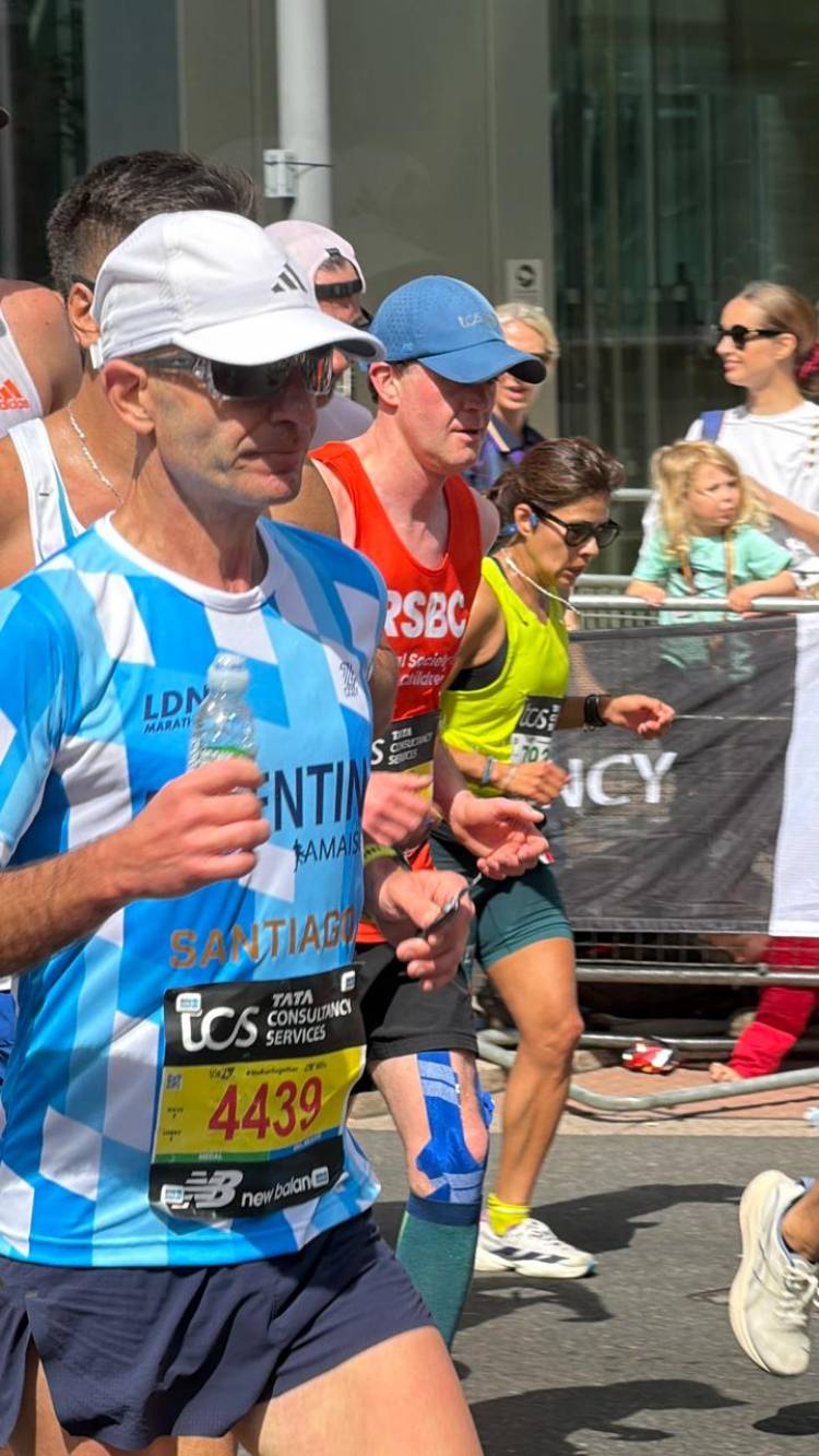 El suarense Santiago Bonaterre batió su marca personal en la maratón de Londres