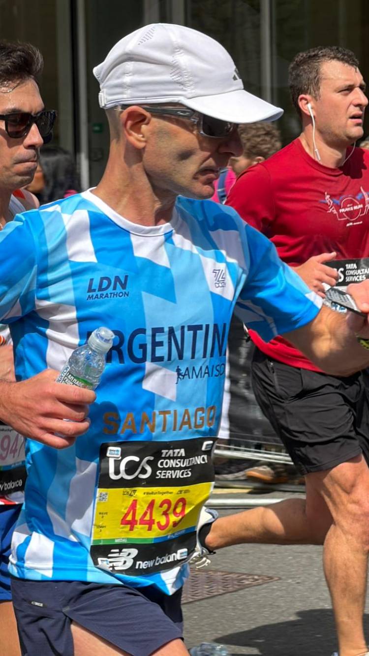 El suarense Santiago Bonaterre batió su marca personal en la maratón de Londres